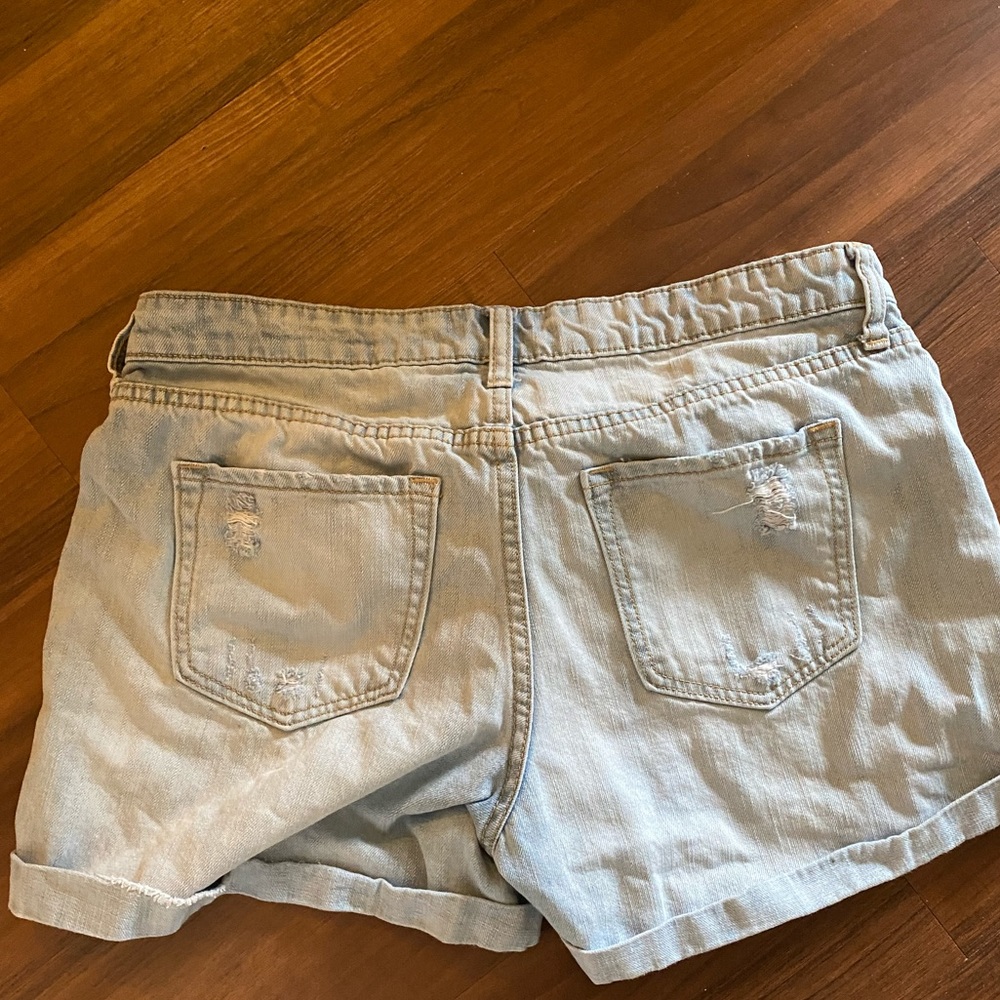 Shorts - Picture 3 of 3